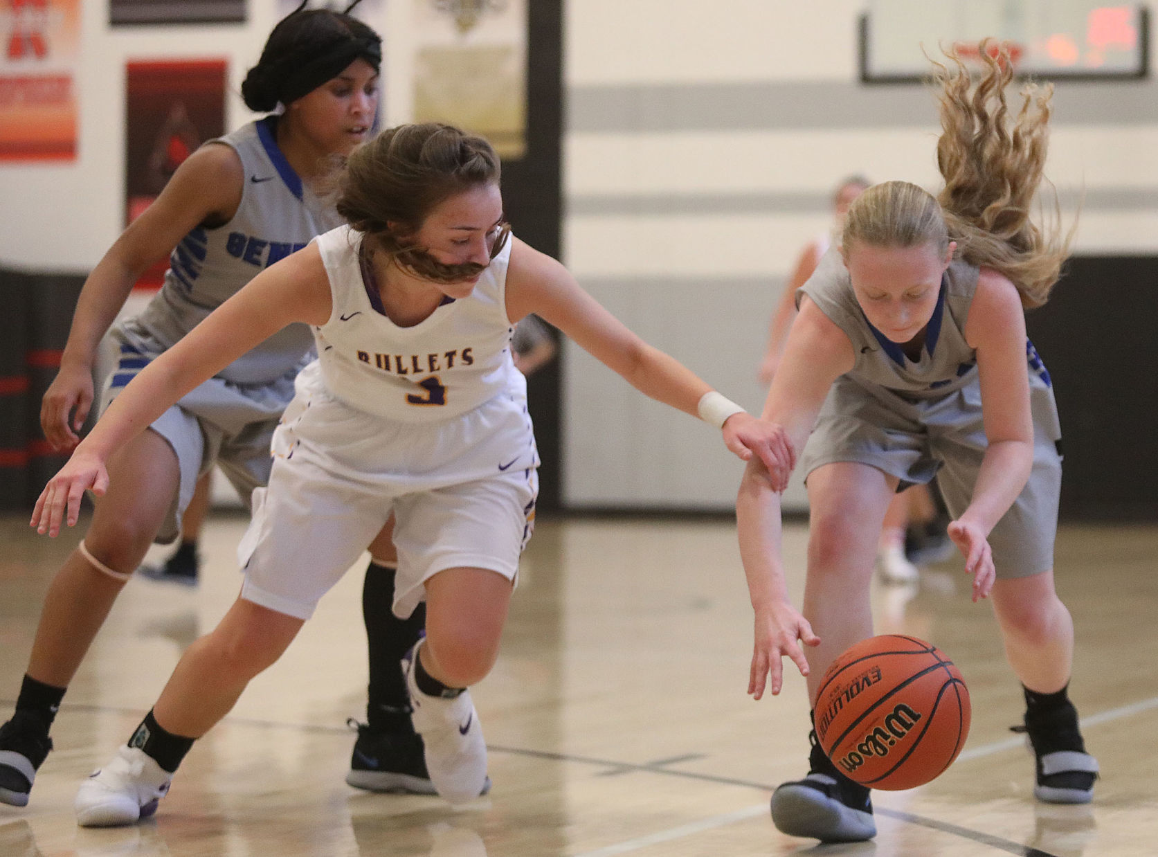 MacArthur vs Williamsville girls basketball 4 12.27.18.jpg